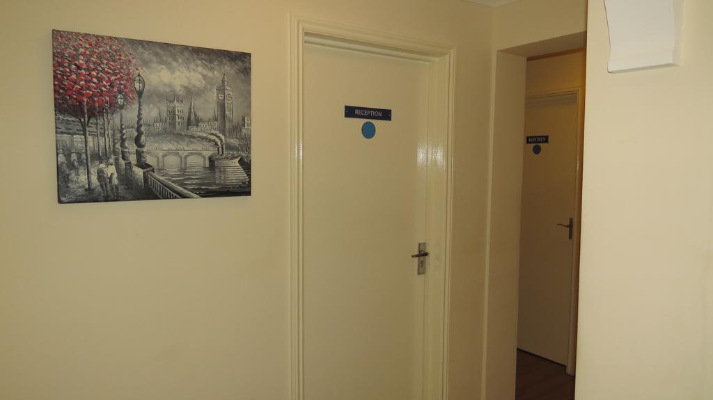 Montrose Guest House Romford Exteriör bild